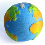 Figura de bola del mundo de papel mache