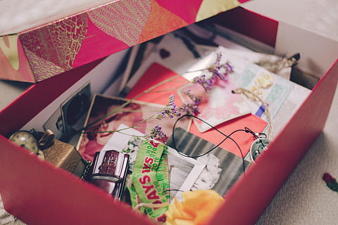 Variedad de manualidades en su gran mayoría hechas de papel